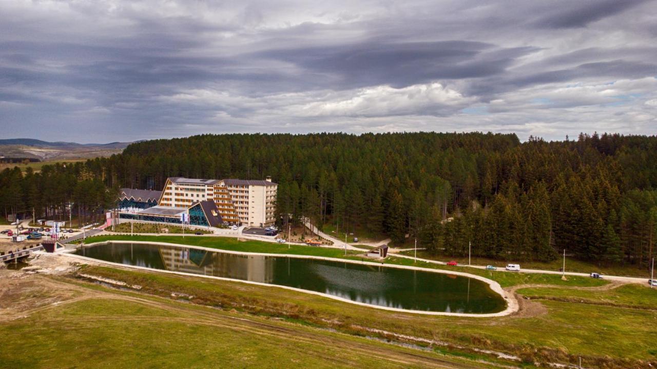Hotel Borovi Forest Resort & Spa เซียนิตซา ภายนอก รูปภาพ