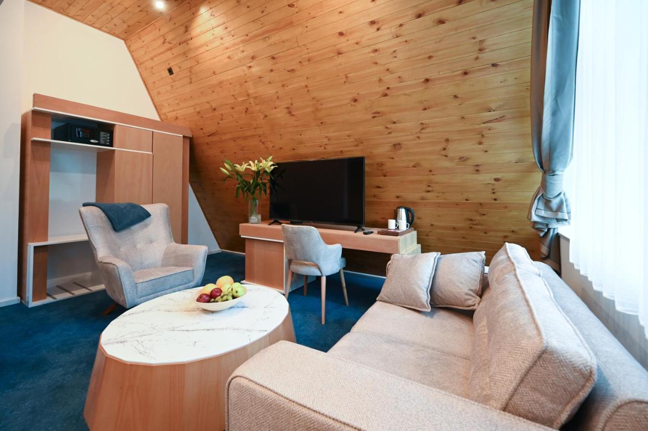 Hotel Borovi Forest Resort & Spa เซียนิตซา ภายนอก รูปภาพ